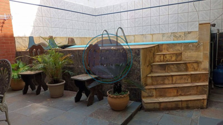 Imagem Casa com 4 Quartos à Venda, 200 m²