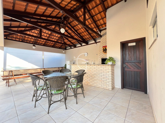 Imagem Casa com 3 Quartos à Venda, em Glória - Joinville Imagem Casa com 3 Quartos à Venda, em Glória - Joinville