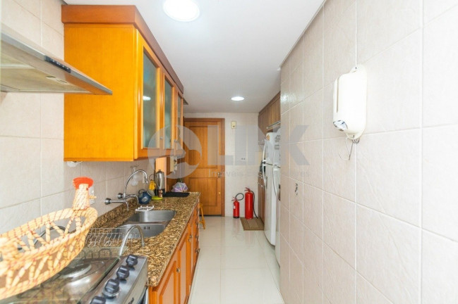Imagem Imóvel com 3 Quartos à Venda, 218 m² em Auxiliadora - Porto Alegre Imagem Imóvel com 3 Quartos à Venda, 218 m² em Auxiliadora - Porto Alegre
