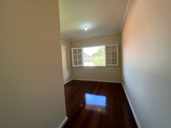 Imagem Casa com 5 Quartos à Venda, 400 m² em Golfe - Teresópolis Imagem Casa com 5 Quartos à Venda, 400 m² em Golfe - Teresópolis