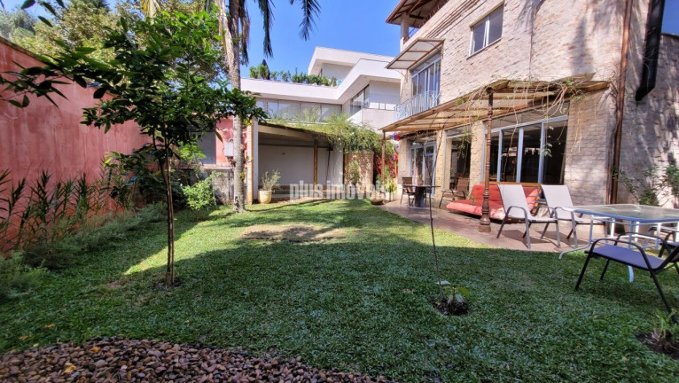 Casa com 9 Quartos à Venda ou Locação, 650 m² em Jardim Cordeiro - São Paulo