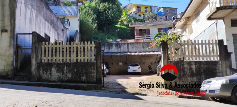 Terreno à Venda, 134 m² em Campos Do Jordão
