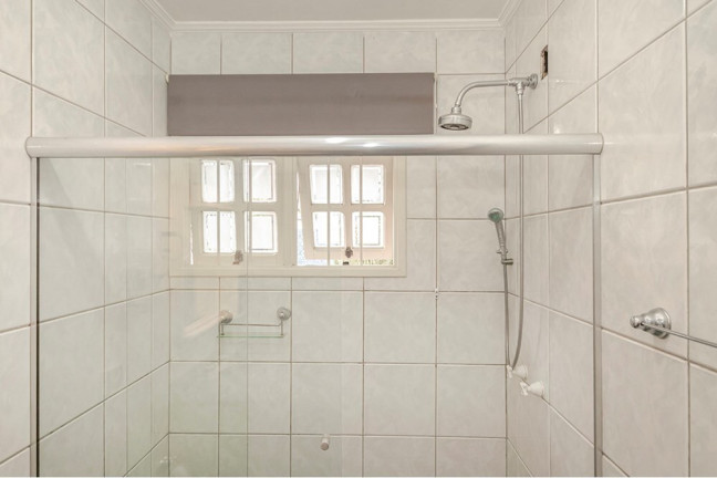 Imagem Casa com 4 Quartos à Venda, 233 m² em Jardim Itu - Porto Alegre Imagem Casa com 4 Quartos à Venda, 233 m² em Jardim Itu - Porto Alegre