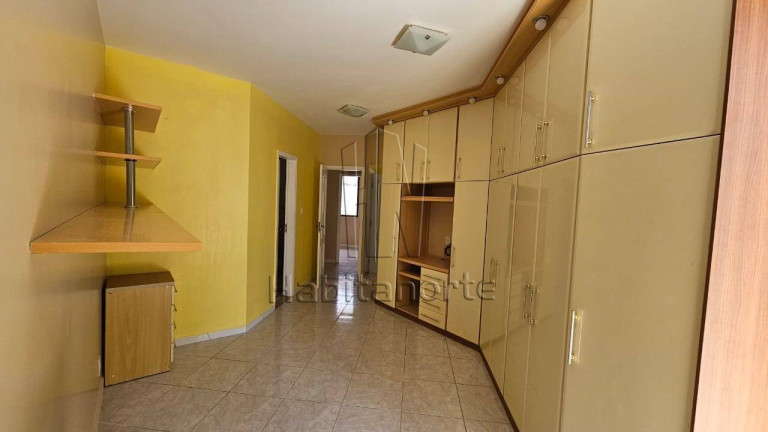 Imagem Casa com 4 Quartos à Venda, em Flores - Manaus Imagem Casa com 4 Quartos à Venda, em Flores - Manaus