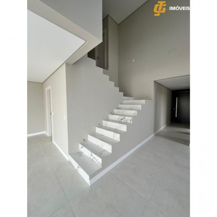 Imagem Casa com 3 Quartos à Venda, 280 m² em Caledônia - Camboriú Imagem Casa com 3 Quartos à Venda, 280 m² em Caledônia - Camboriú