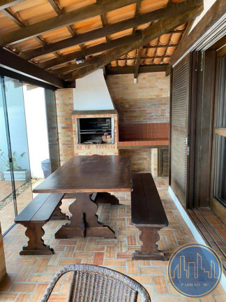 Imagem Casa com 5 Quartos para Alugar, 850 m² em Centro - Balneário Piçarras Imagem Casa com 5 Quartos para Alugar, 850 m² em Centro - Balneário Piçarras