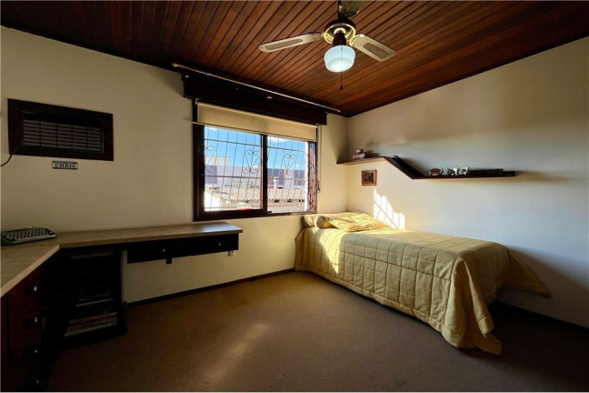 Imagem Casa com 3 Quartos à Venda, 300 m² em Jardim Carvalho - Porto Alegre Imagem Casa com 3 Quartos à Venda, 300 m² em Jardim Carvalho - Porto Alegre