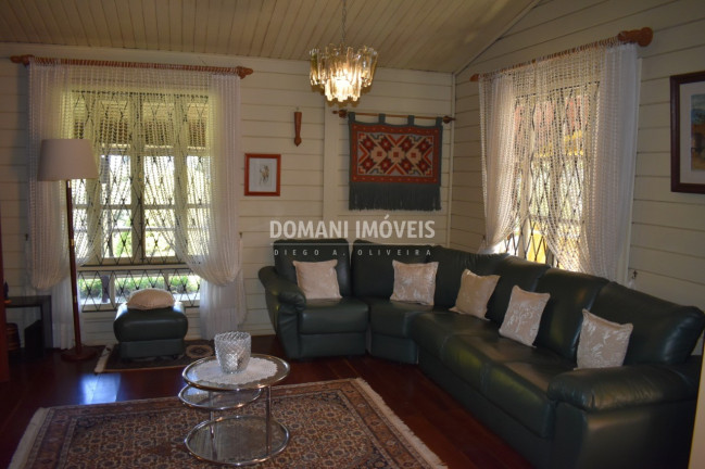 Imagem Casa com 4 Quartos à Venda, 245 m² em Região Do Alto Da Boa Vista - Campos Do Jordão Imagem Casa com 4 Quartos à Venda, 245 m² em Região Do Alto Da Boa Vista - Campos Do Jordão