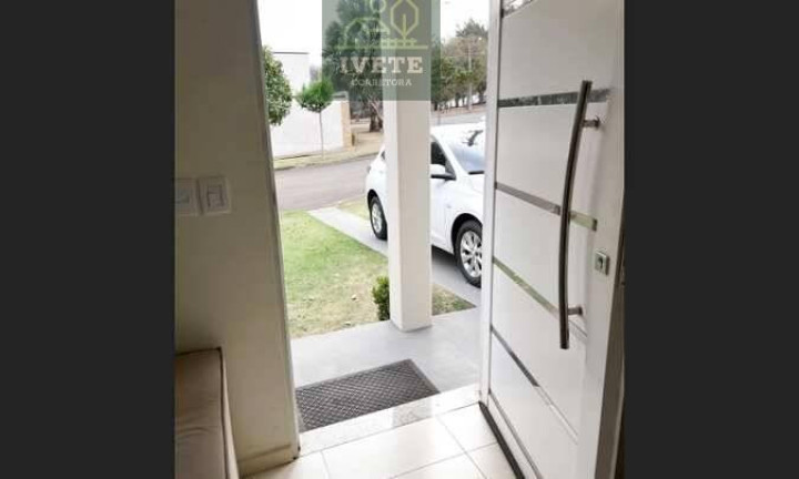 Imagem Casa com 2 Quartos à Venda, 127 m²