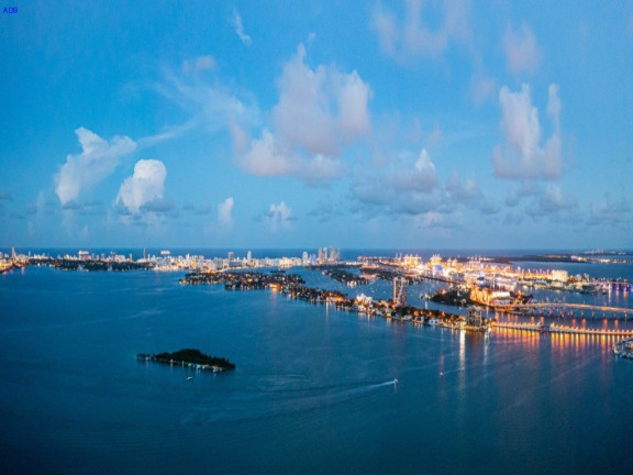 Imagem Imóvel com 4 Quartos à Venda, 296 m² em Centro - Miami