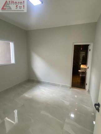 Imagem Casa com 2 Quartos à Venda, 70 m² em Nova Mirim - Praia Grande Imagem Casa com 2 Quartos à Venda, 70 m² em Nova Mirim - Praia Grande