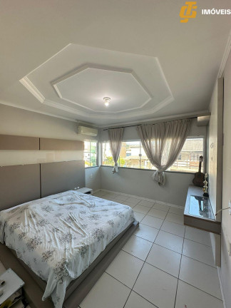 Imagem Casa com 5 Quartos à Venda, 228 m² em Conde Vila Verde - Camboriú Imagem Casa com 5 Quartos à Venda, 228 m² em Conde Vila Verde - Camboriú