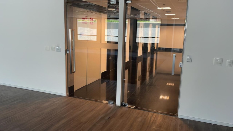 Imagem Sala Comercial para Alugar, 1.100 m² em Alphaville Industrial - Barueri Imagem Sala Comercial para Alugar, 1.100 m² em Alphaville Industrial - Barueri