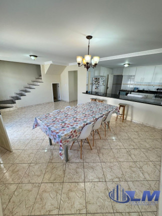 Imagem Casa com 4 Quartos à Venda, 210 m² em Kubitschek - Guarapari