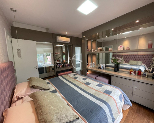 Imagem Casa com 4 Quartos à Venda, 545 m² em América - Joinville Imagem Casa com 4 Quartos à Venda, 545 m² em América - Joinville