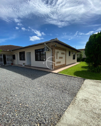 Imagem Casa com 5 Quartos à Venda, 196 m² em Anita Garibaldi - Joinville Imagem Casa com 5 Quartos à Venda, 196 m² em Anita Garibaldi - Joinville