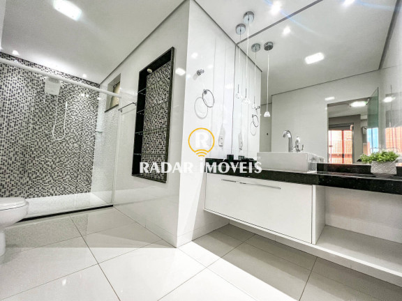 Imagem Apartamento com 4 Quartos à Venda, 270 m² em Algodoal - Cabo Frio
