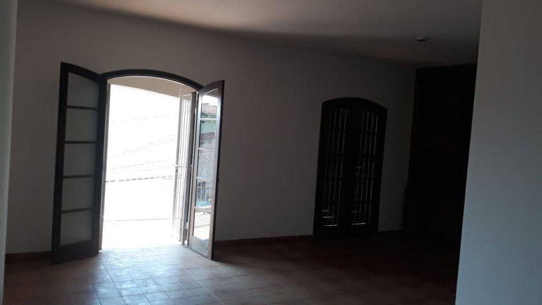 Sobrado com 4 Quartos à Venda, 374 m² em Vila Resende - Caçapava