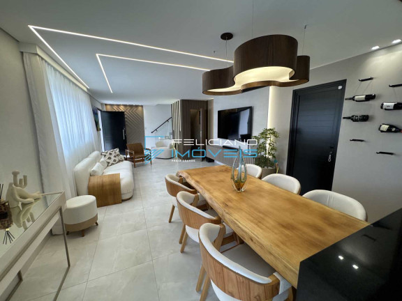 Sobrado com 3 Quartos à Venda, 140 m² em Guilhermina - Praia Grande