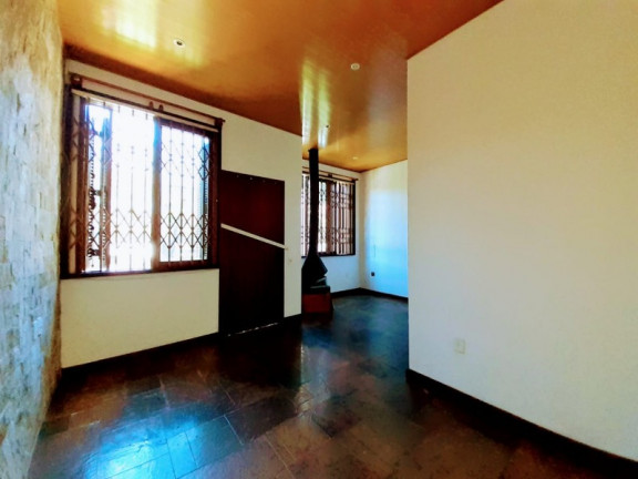 Imagem Casa com 3 Quartos à Venda, 245 m² em Jardim Sabará - Porto Alegre Imagem Casa com 3 Quartos à Venda, 245 m² em Jardim Sabará - Porto Alegre