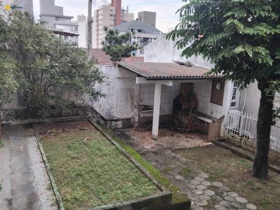 Imagem Casa com 3 Quartos à Venda, em Centro - Florianópolis Imagem Casa com 3 Quartos à Venda, em Centro - Florianópolis