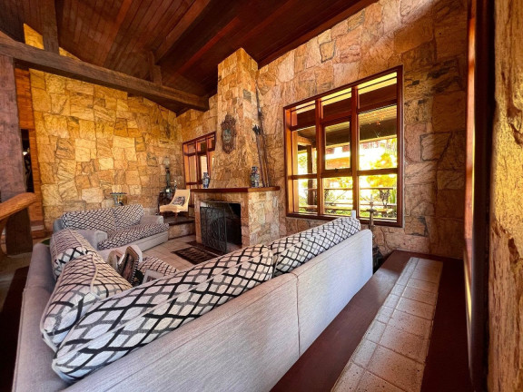 Imagem Casa com 7 Quartos à Venda, 743 m² em Quebra Frascos - Teresópolis