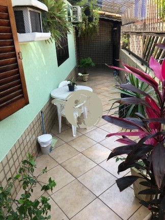 Imagem Casa com 2 Quartos à Venda, 60 m² em Vila Tupi - Praia Grande Imagem Casa com 2 Quartos à Venda, 60 m² em Vila Tupi - Praia Grande