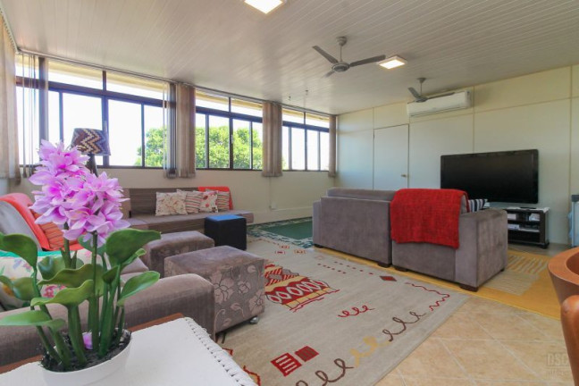 Imagem Casa com 7 Quartos à Venda, 330 m² em Nonoai - Porto Alegre
