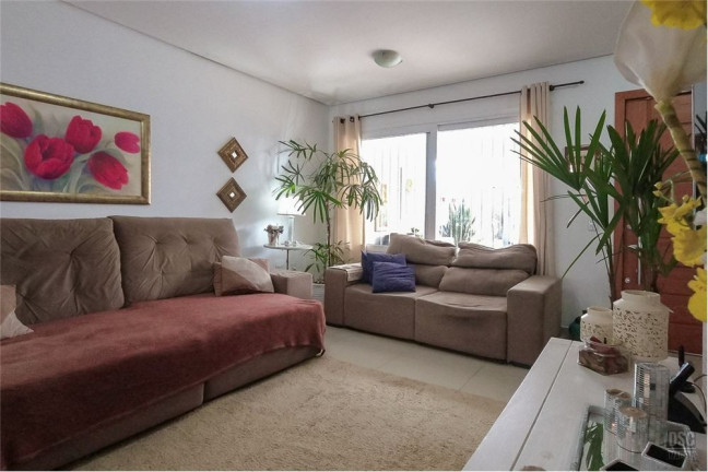 Imagem Casa com 3 Quartos à Venda, em Hípica - Porto Alegre Imagem Casa com 3 Quartos à Venda, em Hípica - Porto Alegre