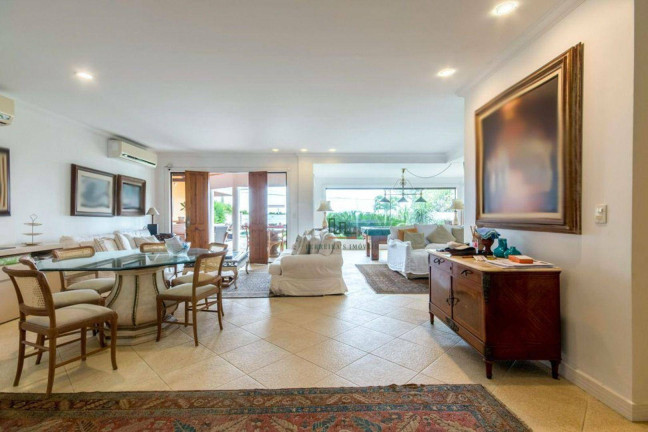 Casa com 7 Quartos à Venda, 700 m² em Itacoatiara - Niterói