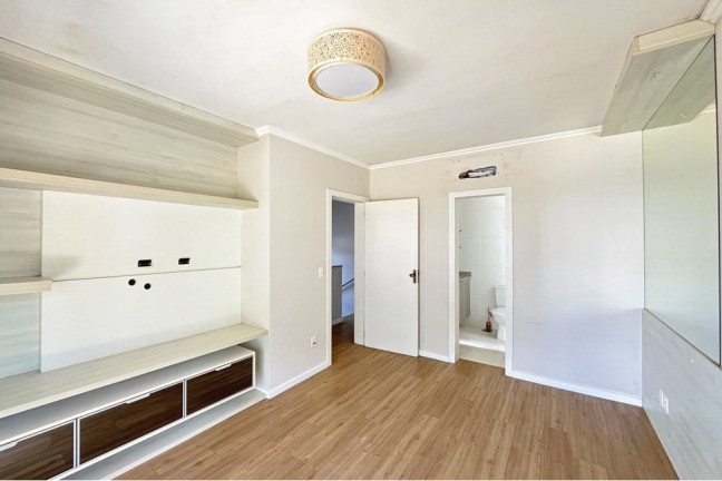 Imagem Casa com 4 Quartos à Venda, 197 m² em Hípica - Porto Alegre Imagem Casa com 4 Quartos à Venda, 197 m² em Hípica - Porto Alegre