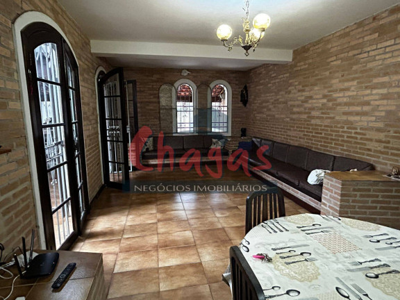 Sobrado com 4 Quartos à Venda, 212 m² em Centro - Caraguatatuba