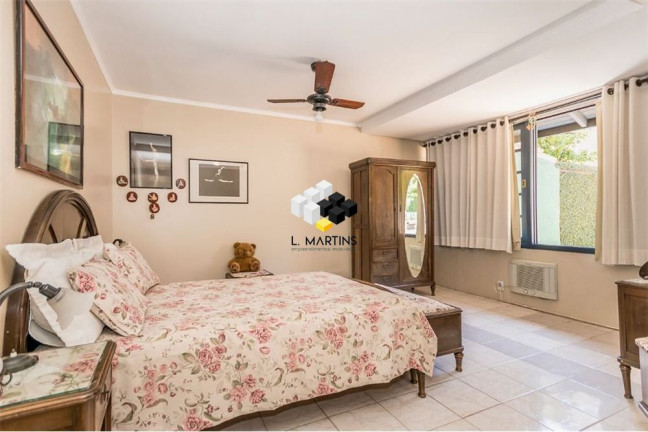 Imagem Casa com 4 Quartos à Venda, 525 m² em Jardim Sabará - Porto Alegre Imagem Casa com 4 Quartos à Venda, 525 m² em Jardim Sabará - Porto Alegre