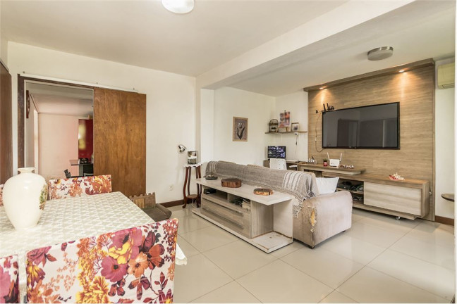 Imagem Imóvel com 3 Quartos à Venda, em Santa Tereza - Porto Alegre Imagem Imóvel com 3 Quartos à Venda, em Santa Tereza - Porto Alegre