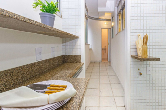 Imagem Imóvel com 3 Quartos à Venda, 91 m² em Copacabana - Rio De Janeiro Imagem Imóvel com 3 Quartos à Venda, 91 m² em Copacabana - Rio De Janeiro