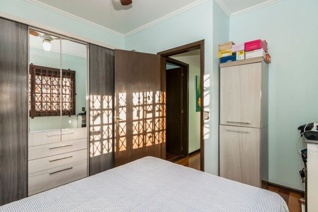 Imagem Imóvel com 4 Quartos à Venda,  em Jardim Itu - Porto Alegre