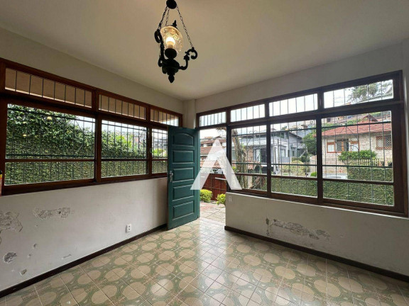 Imagem Casa com 4 Quartos à Venda, 214 m² em Jardim Europa - Teresópolis