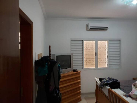 Imagem Casa com 3 Quartos à Venda, 230 m² em Residencial Estoril - Taubaté Imagem Casa com 3 Quartos à Venda, 230 m² em Residencial Estoril - Taubaté