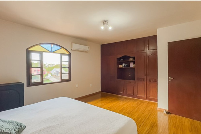 Imagem Casa com 5 Quartos à Venda, 208 m² em Parque Dos Maias - Porto Alegre