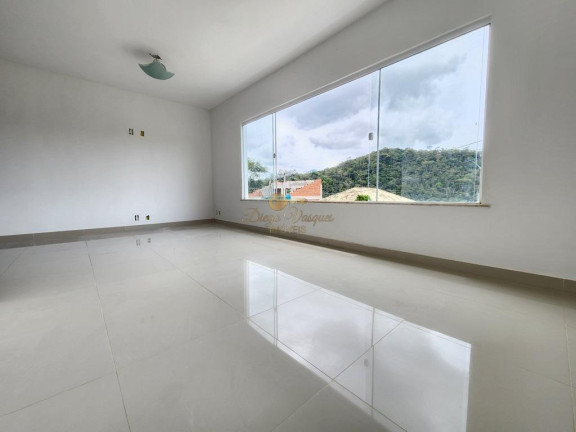 Imagem Casa com 4 Quartos à Venda, 216 m² em Albuquerque - Teresópolis