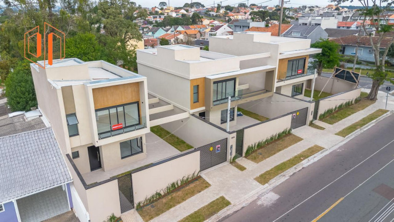 Imagem Sobrado com 3 Quartos à Venda, 145 m² em Uberaba - Curitiba