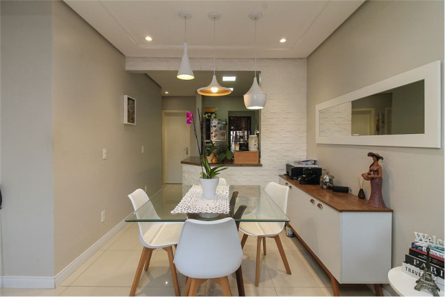 Imagem Casa com 3 Quartos à Venda, em Hípica - Porto Alegre Imagem Casa com 3 Quartos à Venda, em Hípica - Porto Alegre