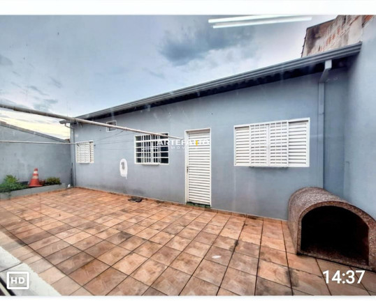 Imagem Casa com 2 Quartos à Venda, 210 m²