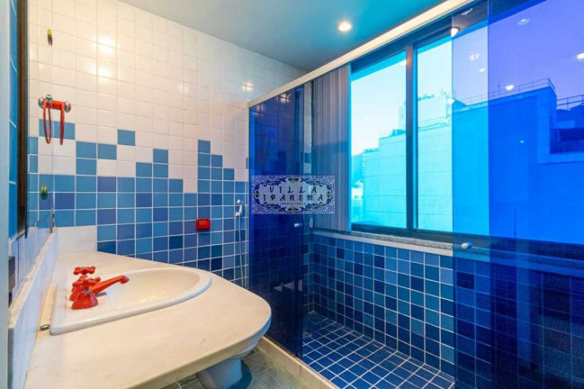 Imagem Cobertura com 4 Quartos à Venda, em Copacabana - Rio De Janeiro Imagem Cobertura com 4 Quartos à Venda, em Copacabana - Rio De Janeiro