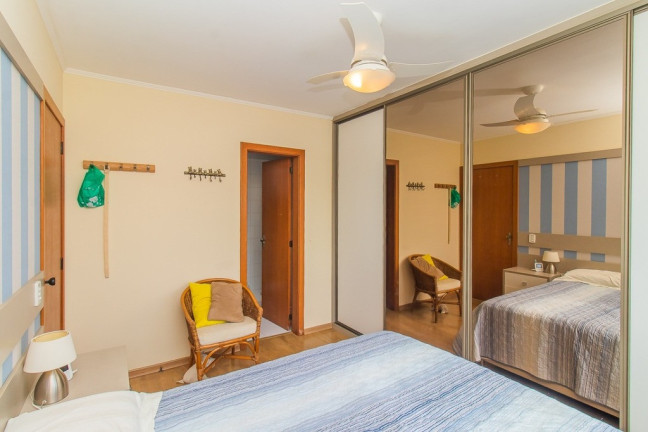 Imagem Imóvel com 3 Quartos à Venda,  em Petrópolis - Porto Alegre