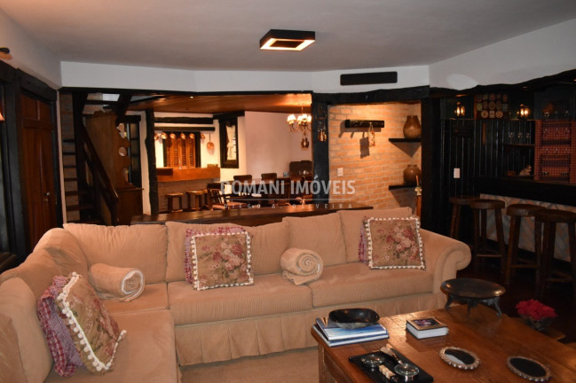 Imagem Casa com 6 Quartos à Venda, 565 m² em Região De Capivari - Campos Do Jordão