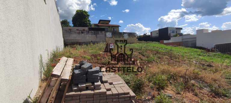 Imagem Terreno à Venda, 360 m² em Portal De Versalhes 1 - Londrina Imagem Terreno à Venda, 360 m² em Portal De Versalhes 1 - Londrina