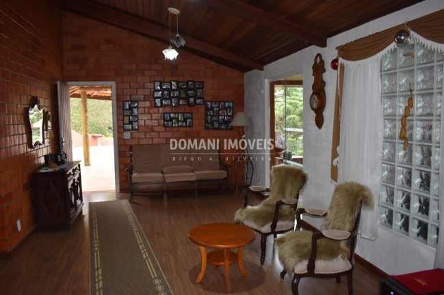 Imagem Casa com 4 Quartos à Venda, 195 m² em Região Do Alto Do Capivari - Campos Do Jordão