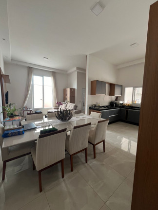 Imagem Casa com 2 Quartos à Venda,  em Centro - Quadra