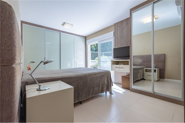 Imagem Imóvel com 3 Quartos à Venda,  em Itacorubi - Florianópolis